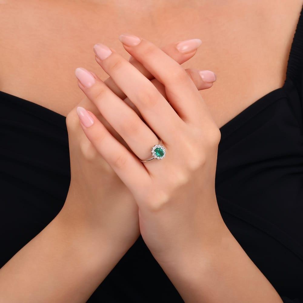 0.90 Karat Anturaj Solo Zümrüt Diamante Anello