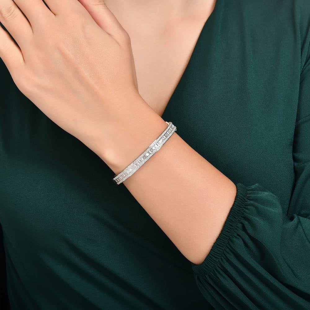 3.25 Karat Nexus Baget Diamante Bracciale