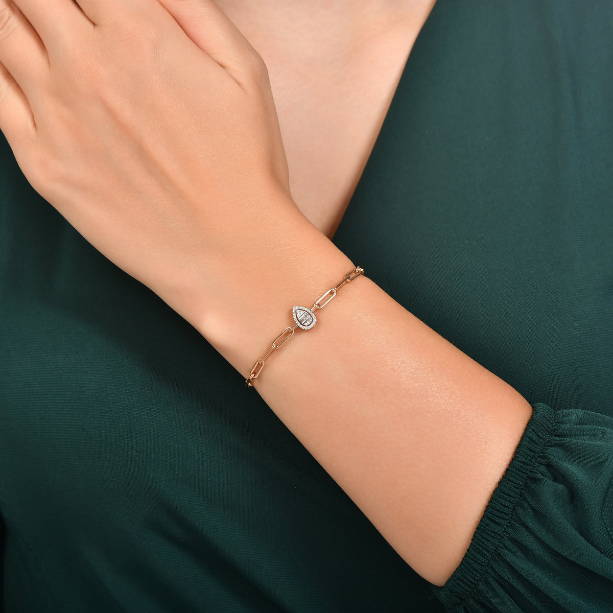 0.16 Karat Cherry Baget Diamante Bracciale