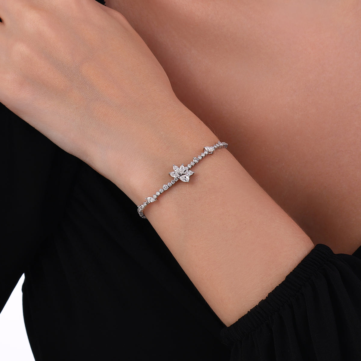 2.30 Karat Damla Markiz Diamante Bracciale