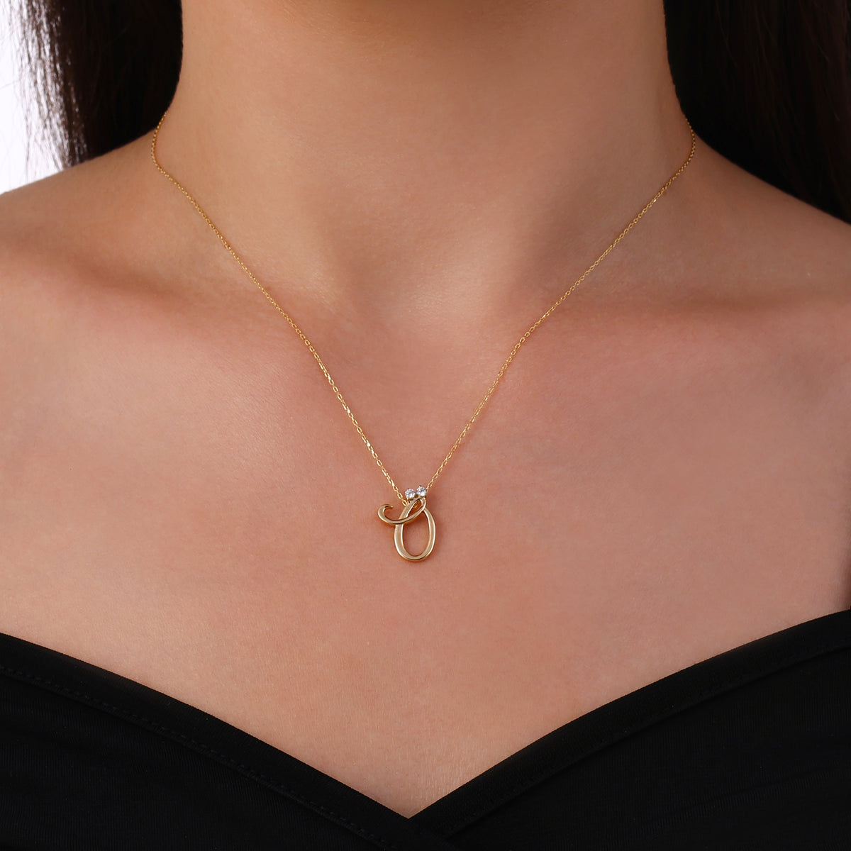 0.06 Karat Diamante Ö Harf Collana