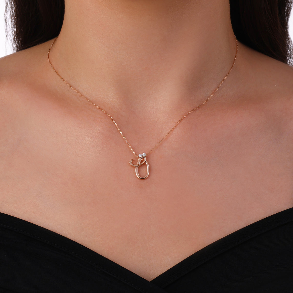 0.06 Karat Diamante Ö Harf Collana