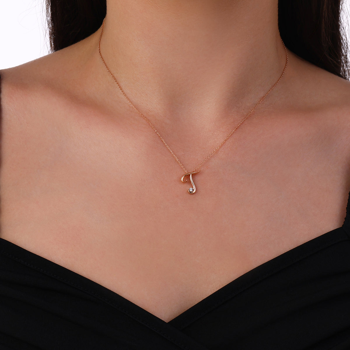 0.03 Karat Diamante T Harf Collana