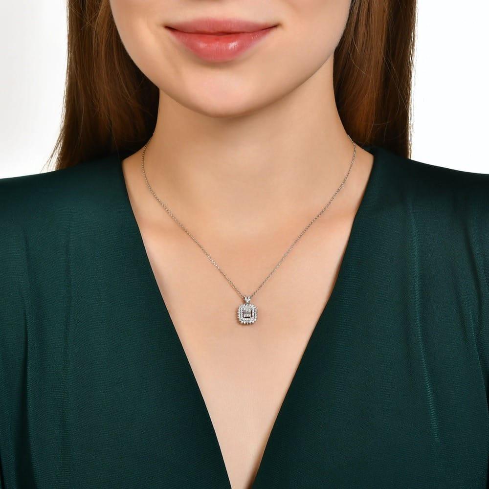 0.52 Karat Avery Diamante baguette Collana