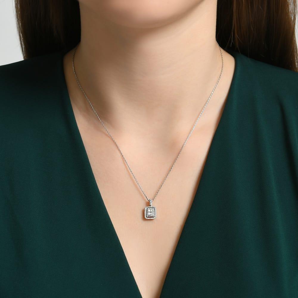 0.32 Karat Laranj Baget Diamante Collana