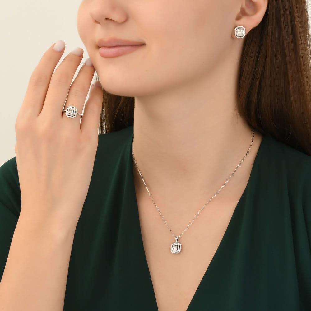 0.32 Karat Laranj Baget Diamante Collana