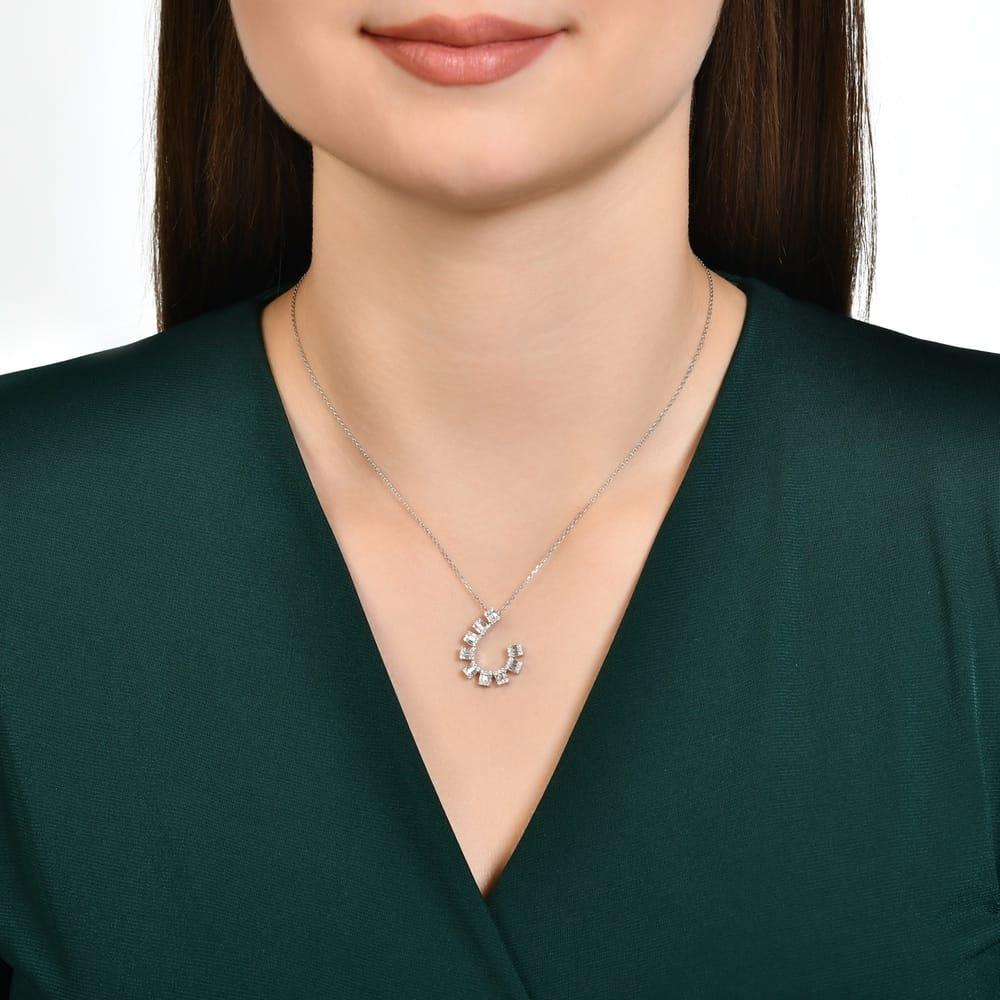 0.63 Karat Media Baget Diamante Collana