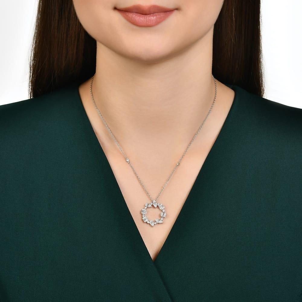 0.98 Karat Luna Baget Diamante Collana