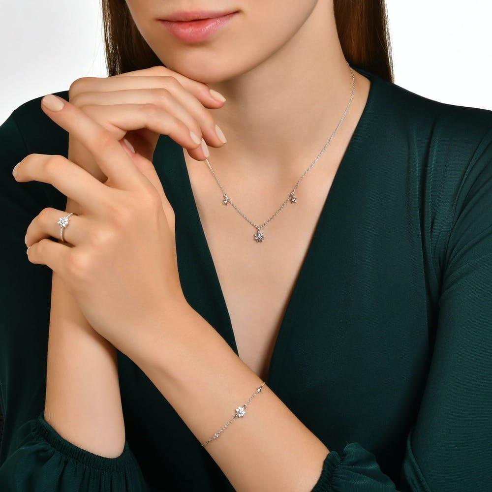 0.12 Karat Julia Baget Diamante Collana
