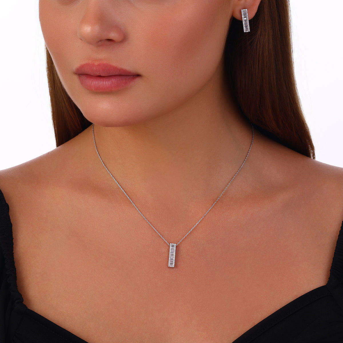 0.43 Karat Recta Baget Diamante Collana