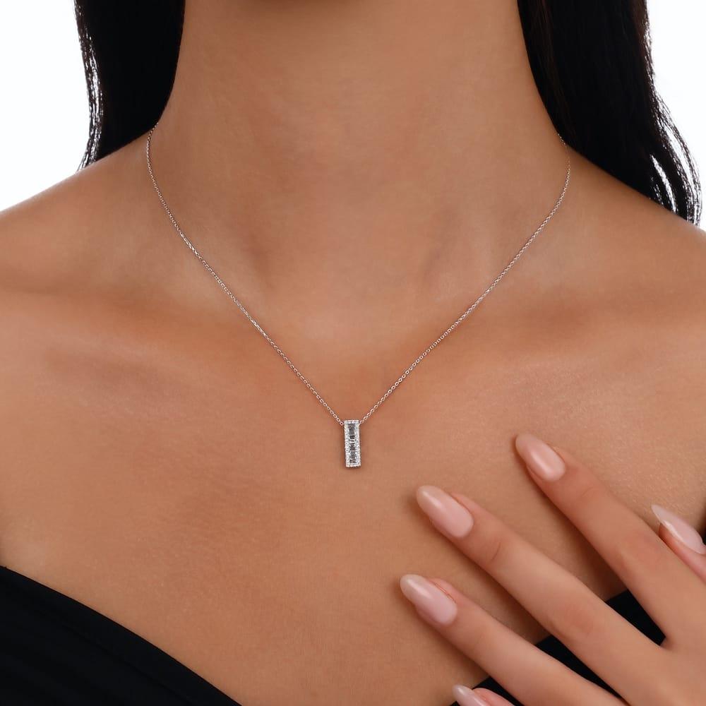 0.34 Karat Ruta Baget Diamante Collana
