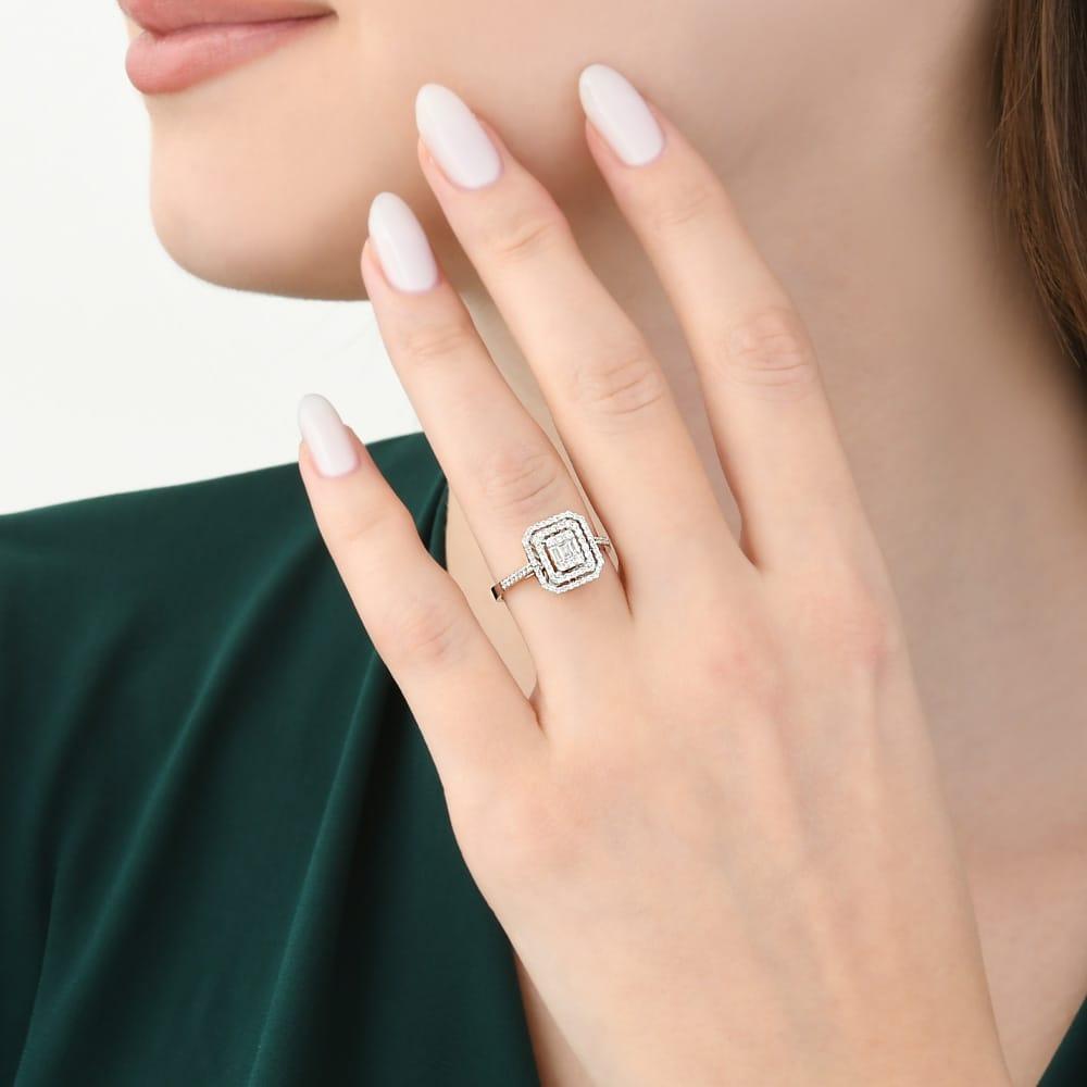 0.47 Karat Chole Baget Diamante Anello