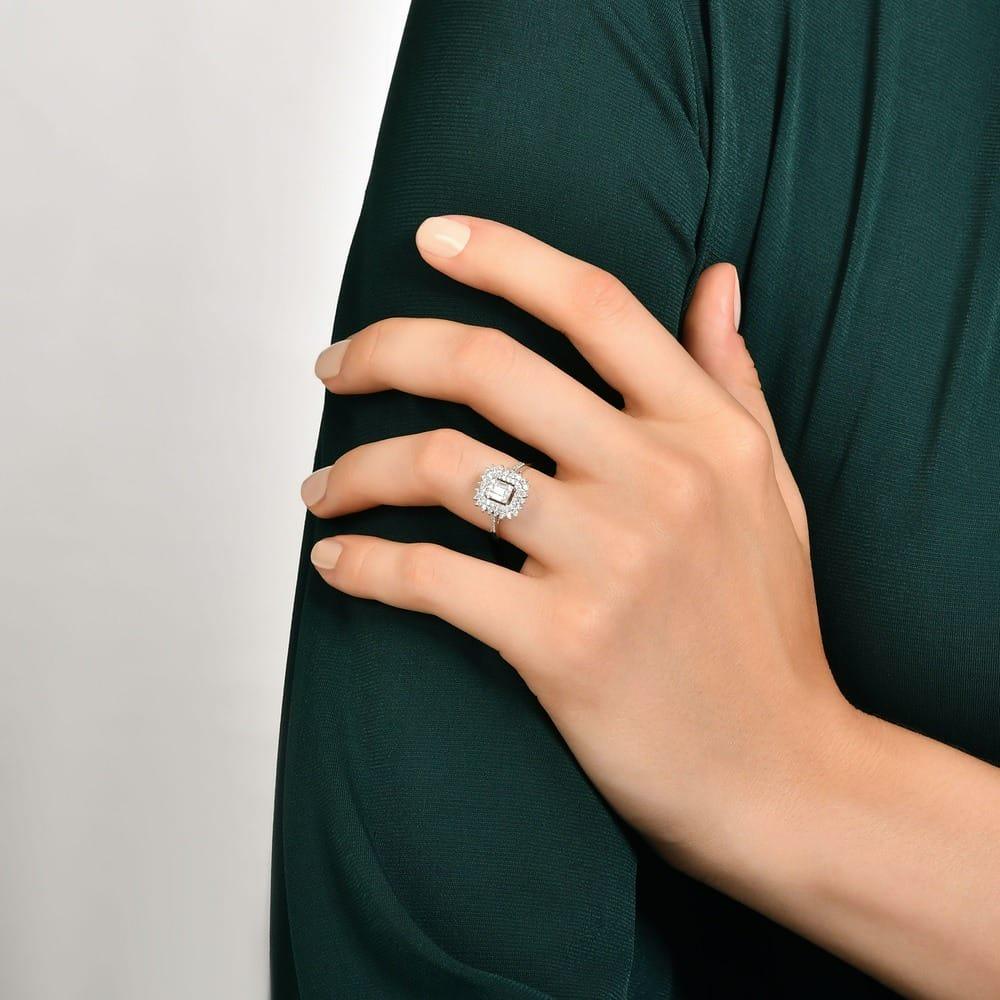 0.53 Karat Avery Baget Diamante Anello
