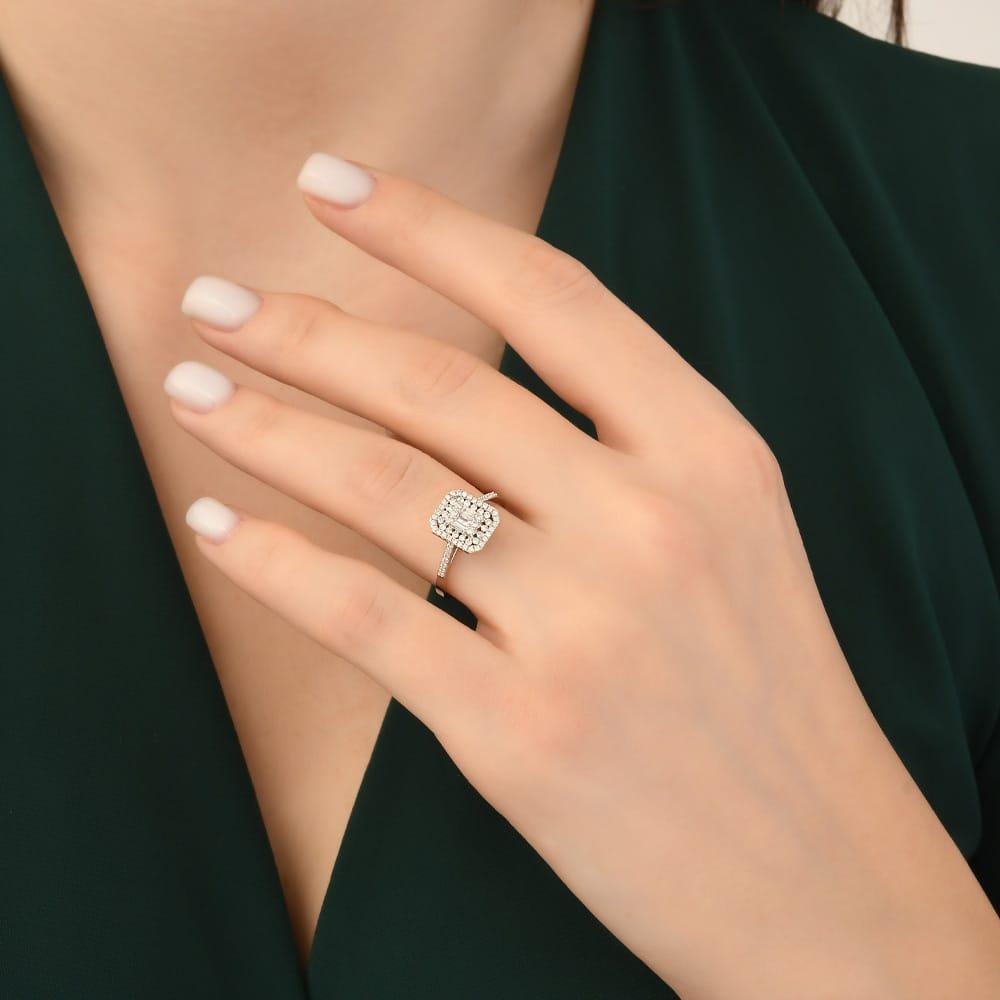 0.44 Karat Zoey Baget Diamante Anello