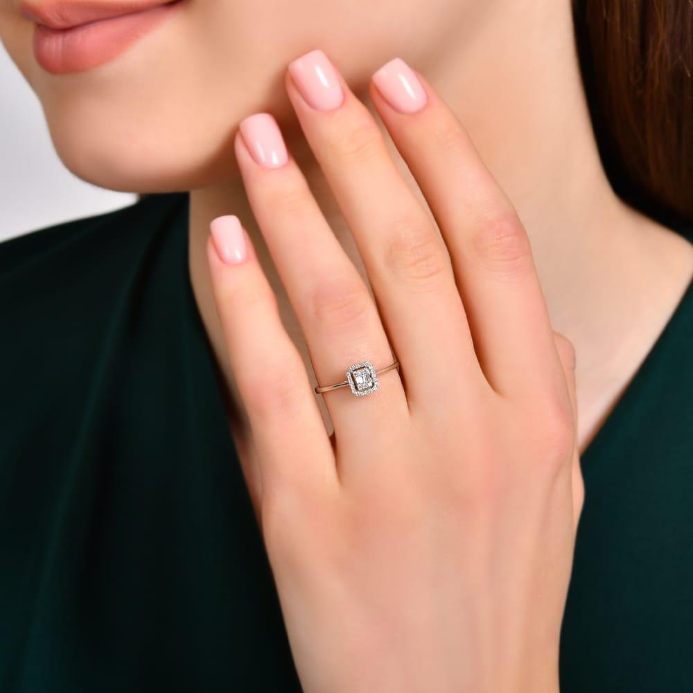 0.15 Karat Laranj Baget Diamante Anello