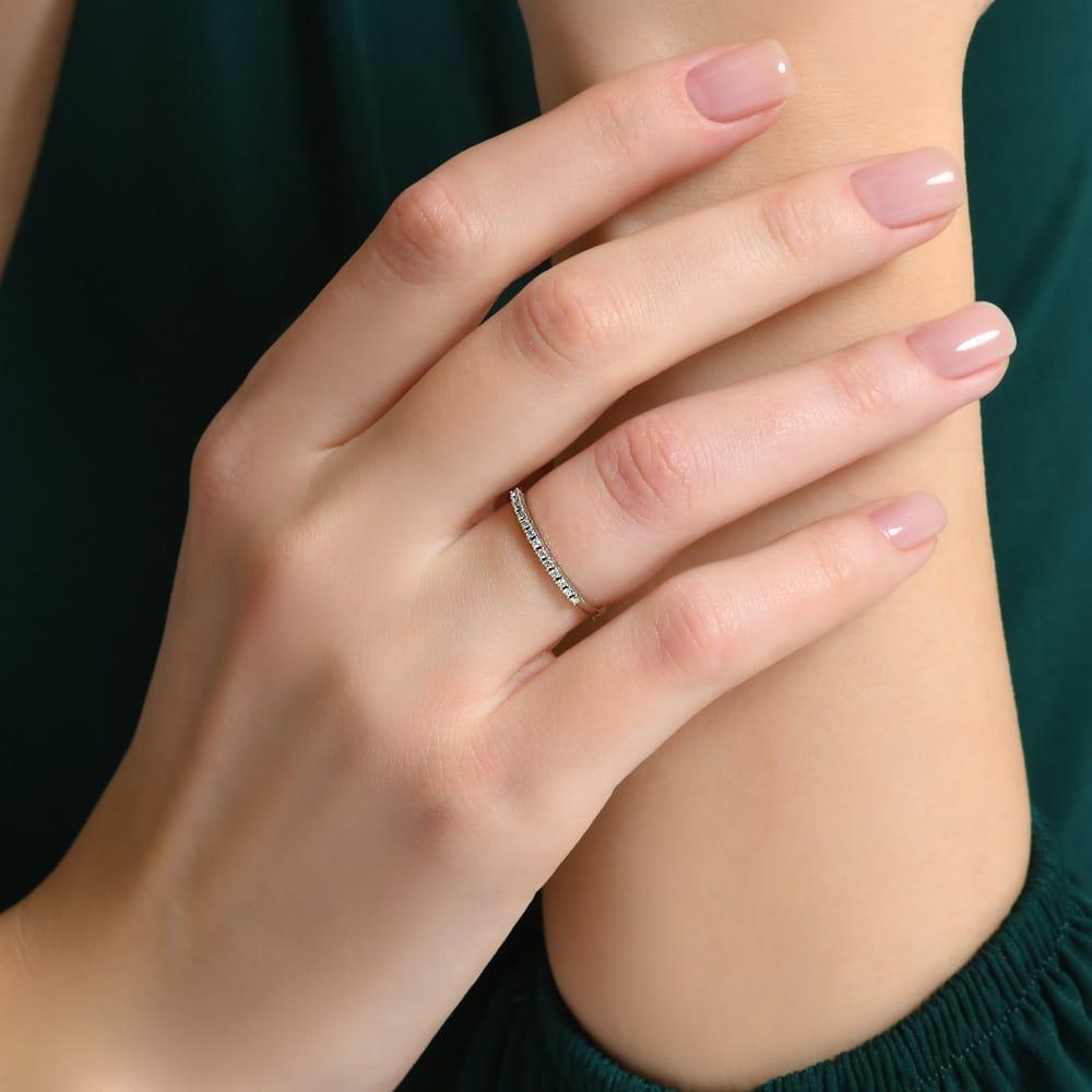 0.09 Karat Laranj Yarımtur Diamante Anello