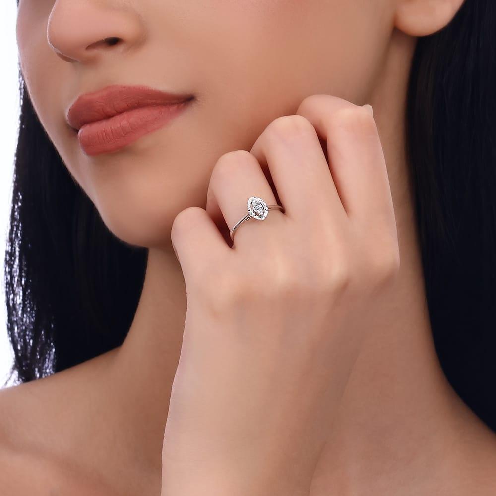 0.07 Karat Eva Diamante baguette Anello