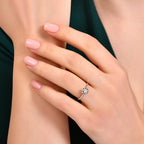 0.07 Karat Laranj Baget Diamante Anello