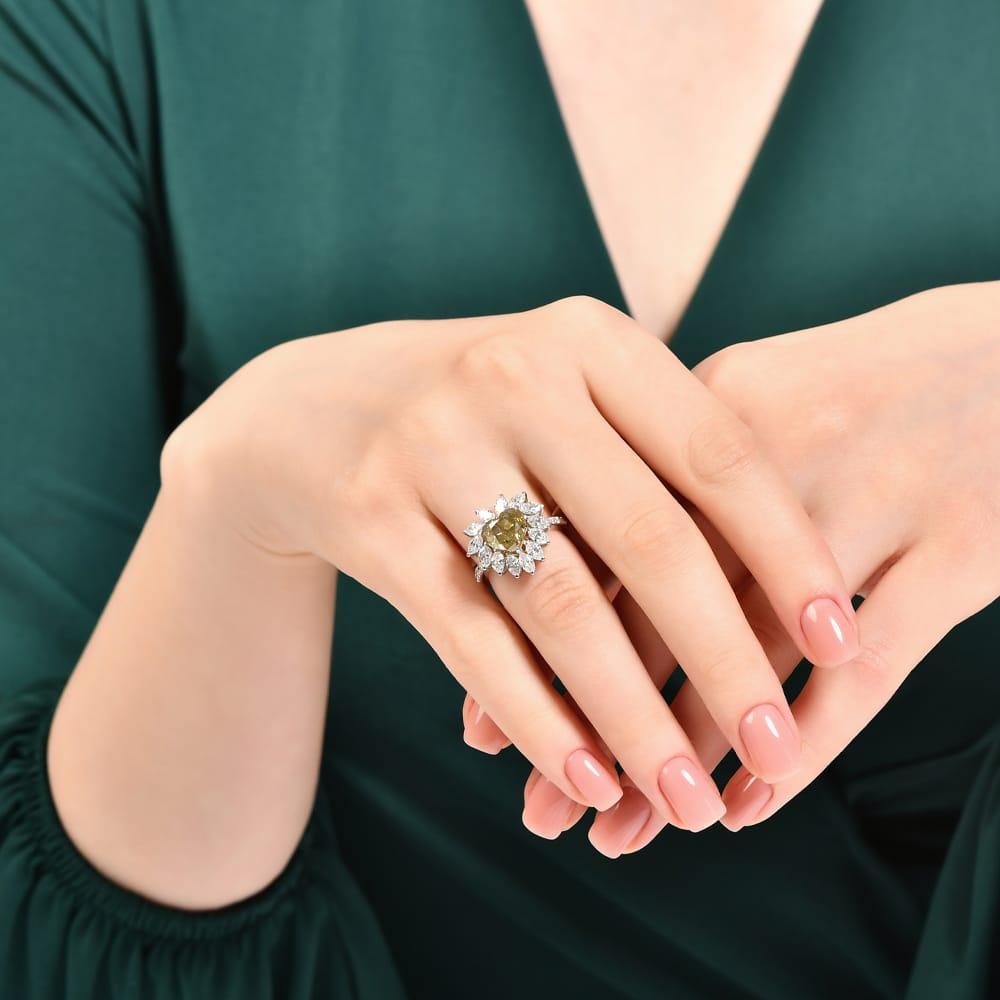 4.90 Karat Fancy Diamante Anello