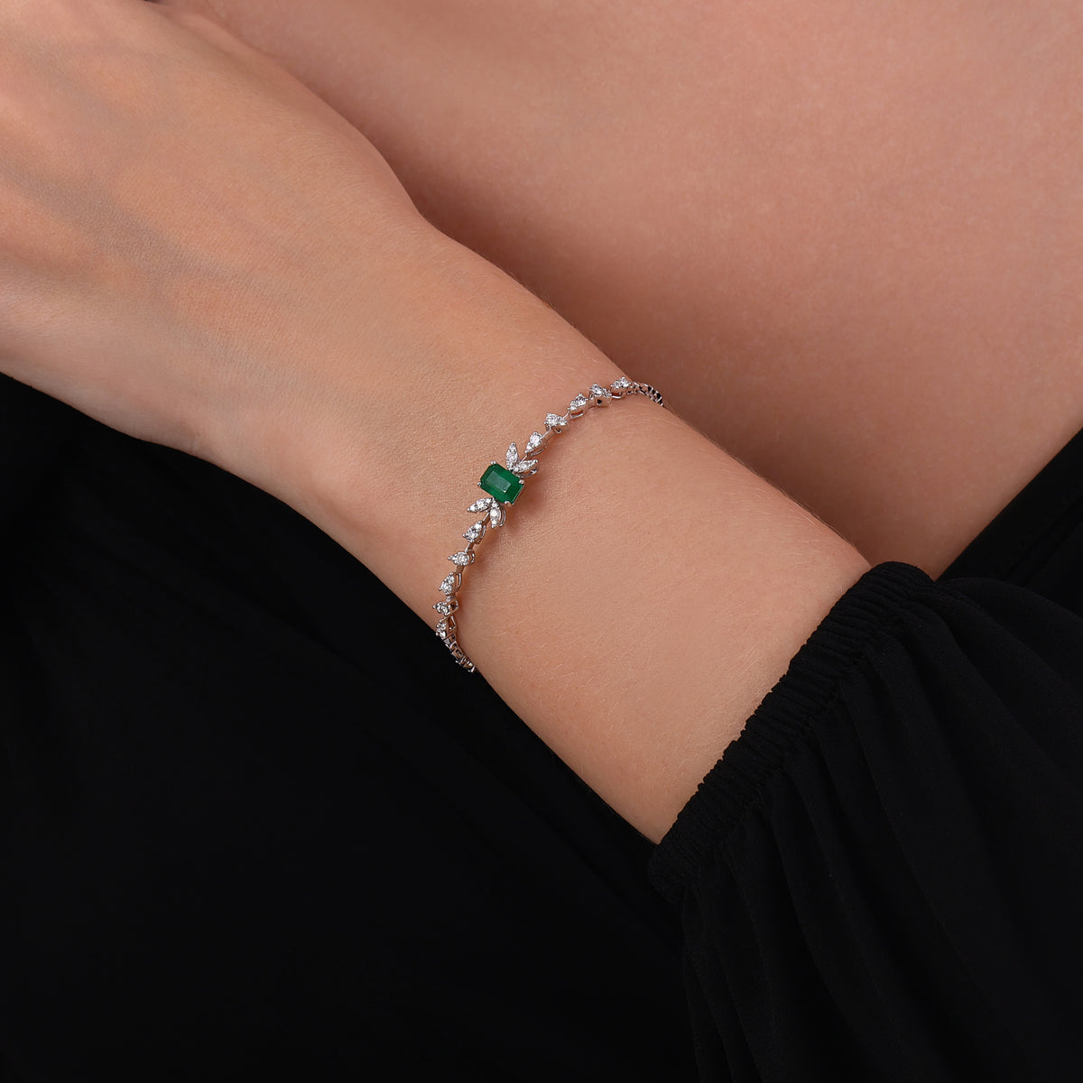 1.38 Karat Çiçek Zümrüt Diamante Bracciale
