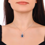 5.75 Karat Blue Topaz Diamante Collana