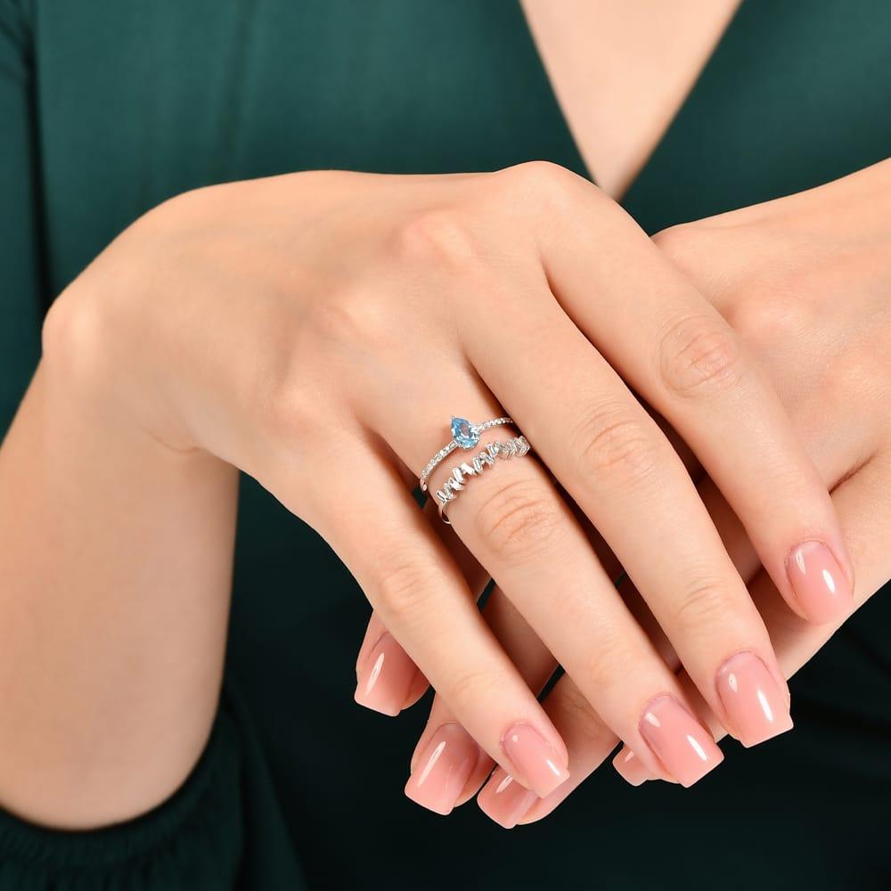 0.82 Karat Tide Blue Topaz Diamante Anello