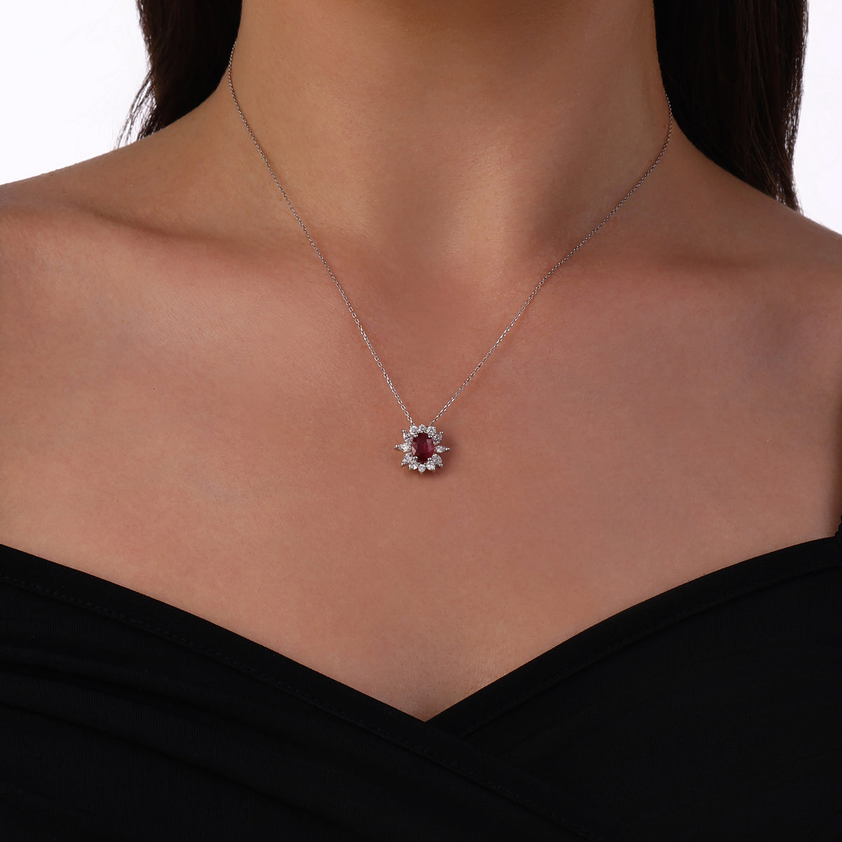 0.94 Karat Flora Yakut Markiz Diamante Collana