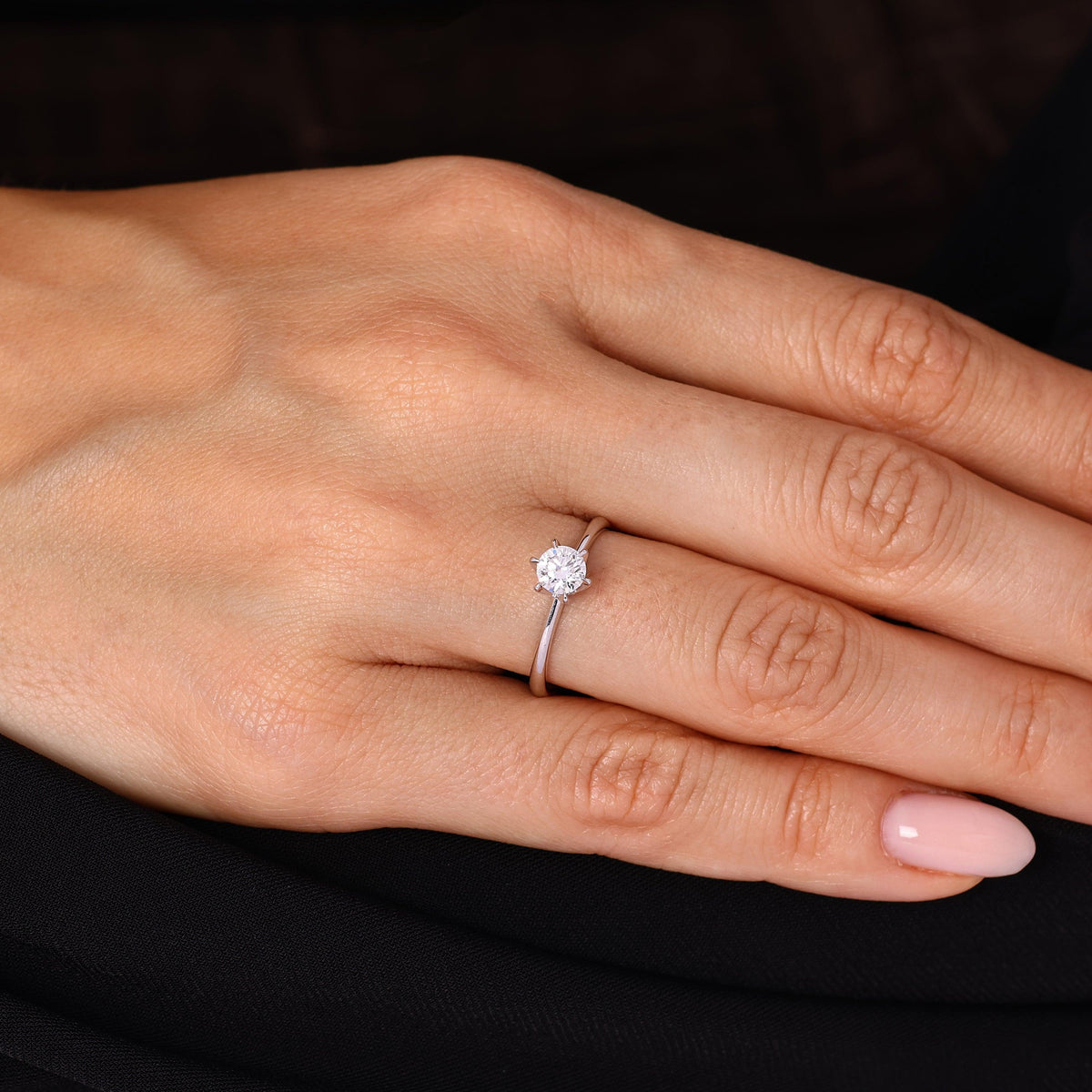 0.50 Karat Petal Solitario Diamante Anello