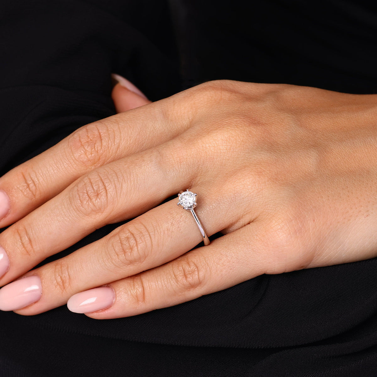 0.70 Karat Petal Solitario Diamante Anello