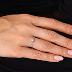 0.30 Karat Petal Solitario Diamante Anello