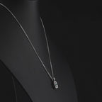 0.44 Karat Mavi Pırlantalı Deep Blue Baget Kolye