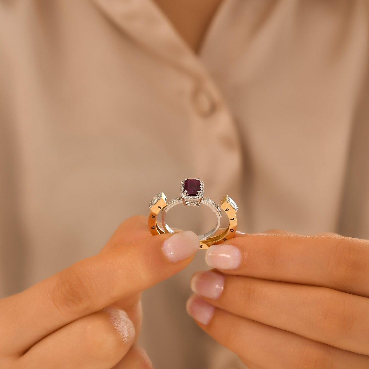 1.55 Karat Yakut Diamante Storks Anello