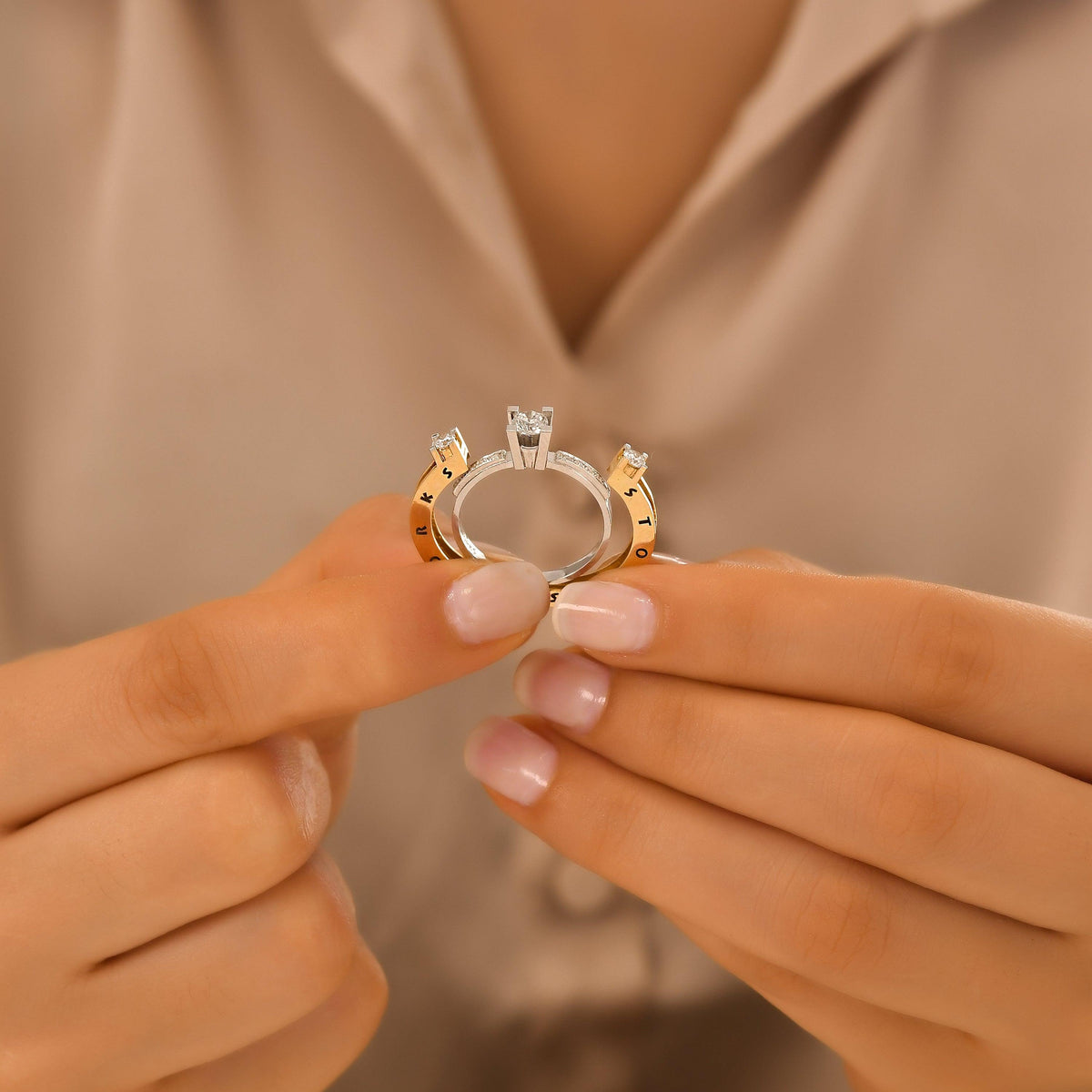 0.72 Karat Tria Diamante Storks Anello