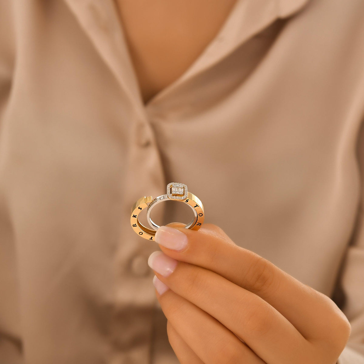 0.73 Karat Baget Diamante Storks Anello